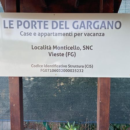 ויאסטה Appartamenti Le Porte Del Gargano מראה חיצוני תמונה
